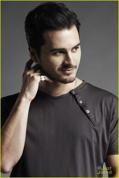 13dfb8e6ab47cf3eab200a58af80e12f--michael-malarkey-hot-dudes.jpg