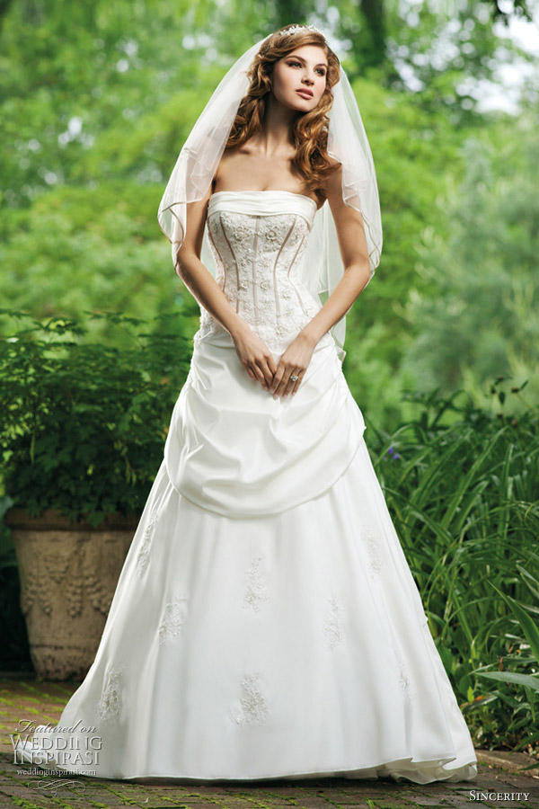 romantic-wedding-dresses-sincerity.jpg