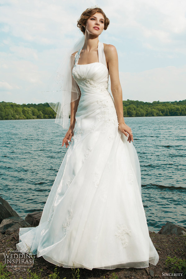 halter-neck-wedding-dresses-2012.jpg