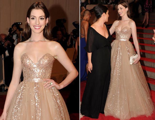 2Atris+Anne+Hathaway+-+Valentino.jpg