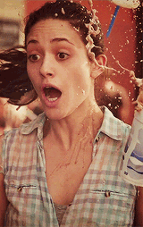 ER-emmy-rossum-28754918-160-254.gif