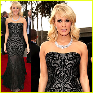 carrie-underwood-grammys-2013-red-carpet.jpg