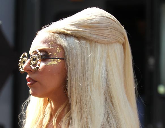 insane-lady-gaga-hair_582x449.jpg