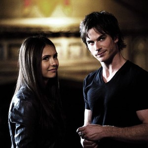 vampire-diaries-elena-damon.jpg