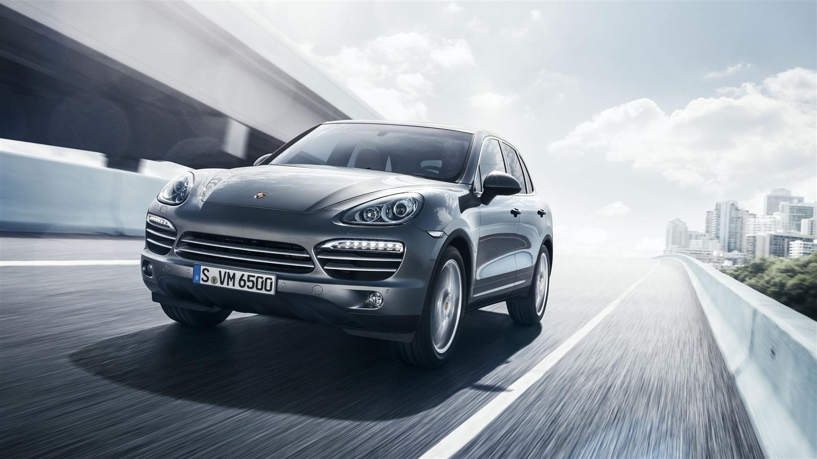 Porsche-Cayenne-Platinum-2014-02.jpg