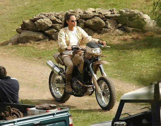 angelina_jolie_moterbike.jpg