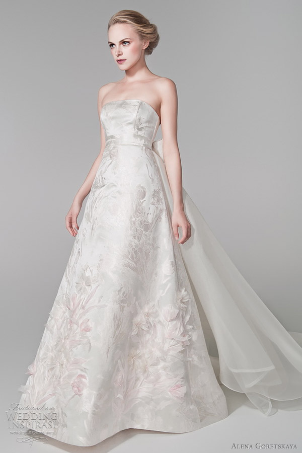 alena-goretskaya-wedding-dress-2012.jpg